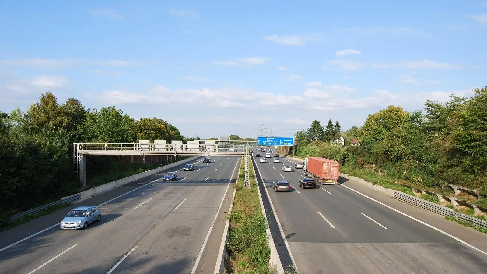 Befahrene Autobahn in Deutschland.